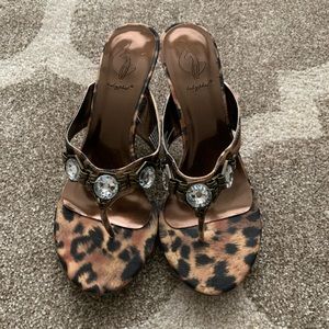 New Kitten Heel Leopard print sandals. SZ 6